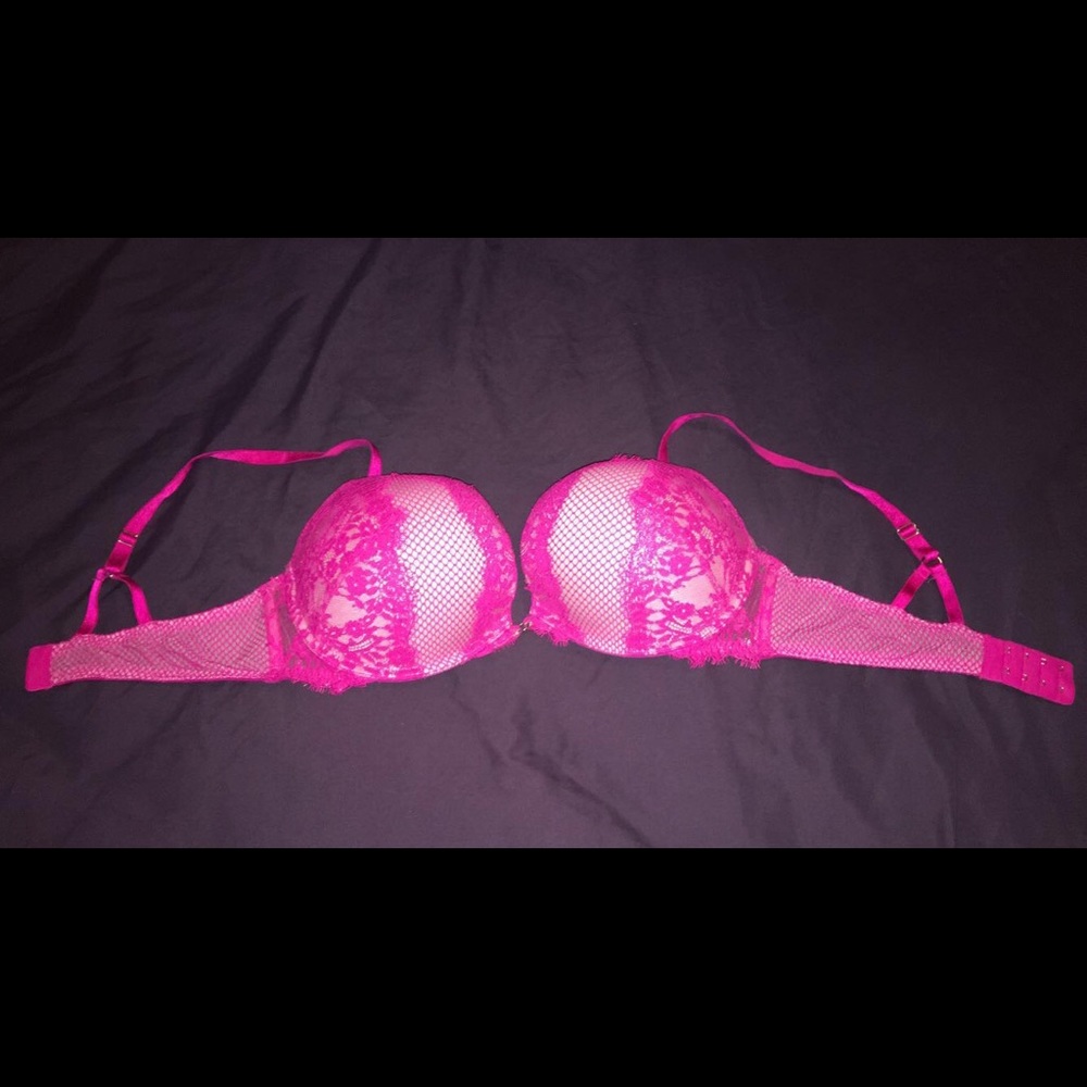 Victoria’s Secret bombshell bra
